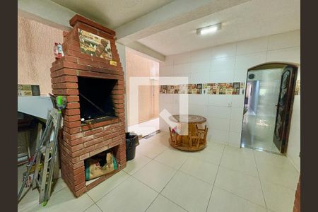 Casa à venda com 154m², 3 quartos e 2 vagas Casa à venda com 154m², 3 quartos e 2 vagasQuintal com Churrasqueira