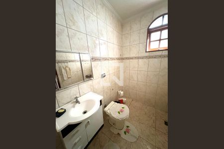 Casa à venda com 154m², 3 quartos e 2 vagas Casa à venda com 154m², 3 quartos e 2 vagasBanheiro Social