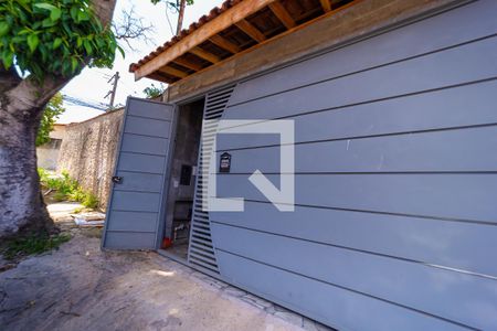 Casa à venda com 300m², 3 quartos e 2 vagas Casa à venda com 300m², 3 quartos e 2 vagasFachada