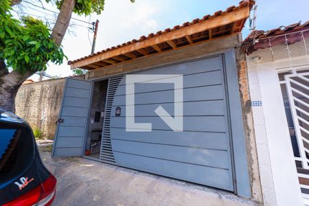 Casa à venda com 300m², 3 quartos e 2 vagas Casa à venda com 300m², 3 quartos e 2 vagasFachada