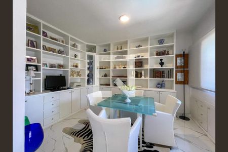 Apartamento à venda com 289m², 4 quartos e 4 vagas