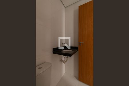 Banheiro  de casa para alugar com 2 quartos, 52m² em Jardim Nordeste, São Paulo