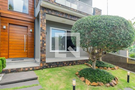 Casa à venda com 360m², 3 quartos e 8 vagas Casa à venda com 360m², 3 quartos e 8 vagasFachada