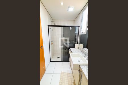 Apartamento à venda com 95m², 2 quartos e 2 vagasBanheiro da Suíte