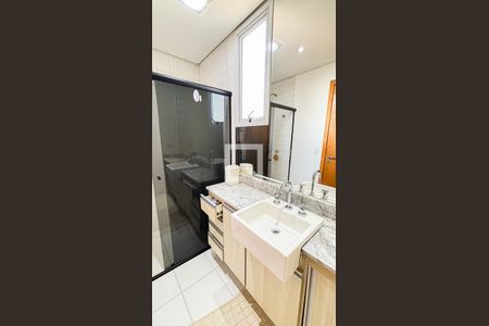 Apartamento à venda com 95m², 2 quartos e 2 vagasBanheiro da Suíte