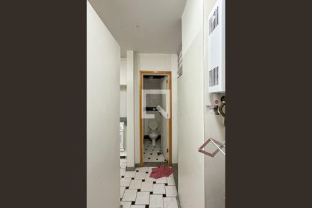 Apartamento à venda com 65m², 2 quartos e sem vaga Apartamento à venda com 65m², 2 quartos e sem vagaBanheiro de serviço