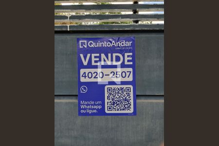Casa à venda com 400m², 6 quartos e 3 vagas Casa à venda com 400m², 6 quartos e 3 vagasPlaquinha