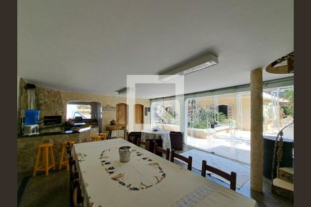 Casa à venda com 400m², 6 quartos e 3 vagas Casa à venda com 400m², 6 quartos e 3 vagasSala de Jantar