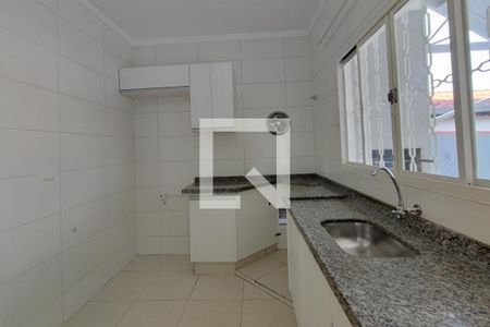 Casa para alugar com 65m², 2 quartos e 2 vagasCozinha