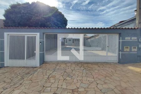 Casa para alugar com 65m², 2 quartos e 2 vagasFachada