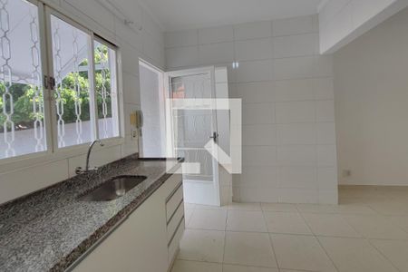 Casa para alugar com 65m², 2 quartos e 2 vagasCozinha
