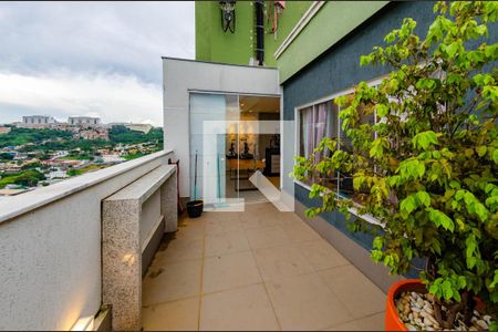 Apartamento à venda com 120m², 2 quartos e 3 vagas Apartamento à venda com 120m², 2 quartos e 3 vagasCobertura