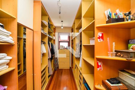 Casa à venda com 372m², 4 quartos e 2 vagasCloset da suíte 2