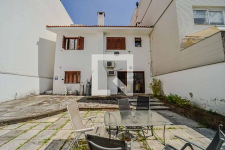 Casa à venda com 372m², 4 quartos e 2 vagasQuintal