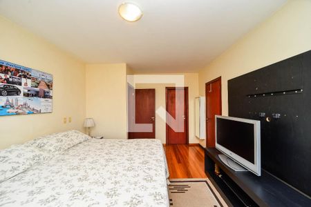 Casa à venda com 372m², 4 quartos e 2 vagasSuíte 2