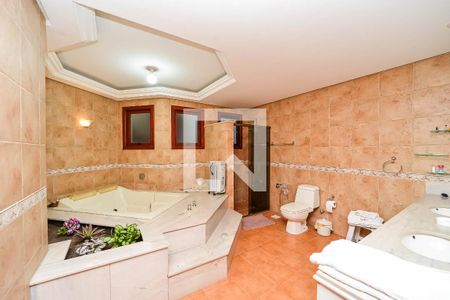 Casa à venda com 372m², 4 quartos e 2 vagasBanheiro da Suíte 2