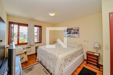 Casa à venda com 372m², 4 quartos e 2 vagasSuíte 2