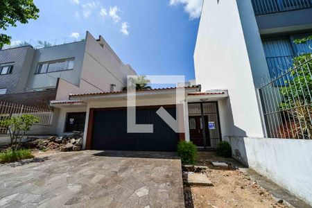 Casa à venda com 372m², 4 quartos e 2 vagasFachada
