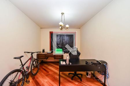 Casa à venda com 372m², 4 quartos e 2 vagasEscritório