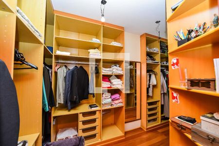 Casa à venda com 372m², 4 quartos e 2 vagasCloset da suíte 2