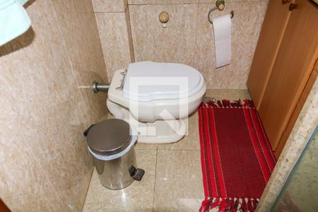 Casa à venda com 431m², 8 quartos e 3 vagasBanheiro social 1º Pavimento