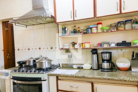 Casa à venda com 431m², 8 quartos e 3 vagasCozinha