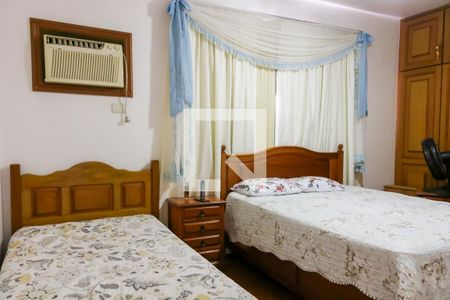 Casa à venda com 431m², 8 quartos e 3 vagasQuarto Suíte 2- 2º Pavimento