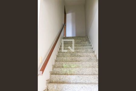 Casa à venda com 431m², 8 quartos e 3 vagasEscada