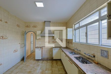 Casa para alugar com 360m², 3 quartos e 4 vagas Casa para alugar com 360m², 3 quartos e 4 vagasCozinha