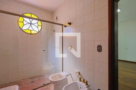 Casa para alugar com 360m², 3 quartos e 4 vagas Casa para alugar com 360m², 3 quartos e 4 vagasBanheiro da Suíte 2