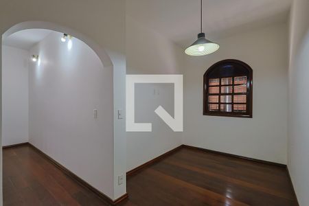 Casa para alugar com 360m², 3 quartos e 4 vagas Casa para alugar com 360m², 3 quartos e 4 vagasCorredor