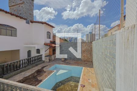 Casa para alugar com 360m², 3 quartos e 4 vagas Casa para alugar com 360m², 3 quartos e 4 vagasVaranda