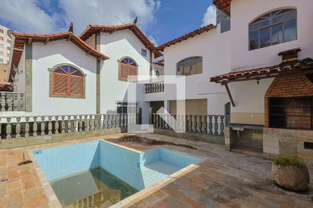 Casa para alugar com 360m², 3 quartos e 4 vagas Casa para alugar com 360m², 3 quartos e 4 vagasÁrea externa