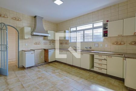 Casa para alugar com 360m², 3 quartos e 4 vagas Casa para alugar com 360m², 3 quartos e 4 vagasCozinha