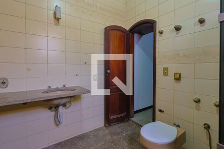 Casa para alugar com 360m², 3 quartos e 4 vagas Casa para alugar com 360m², 3 quartos e 4 vagasBanheiro da Suíte