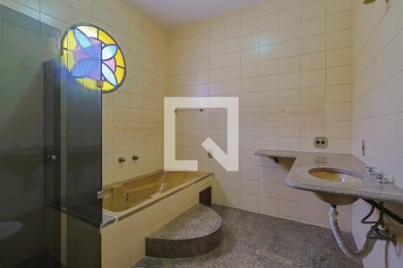 Casa para alugar com 360m², 3 quartos e 4 vagas Casa para alugar com 360m², 3 quartos e 4 vagasBanheiro da Suíte