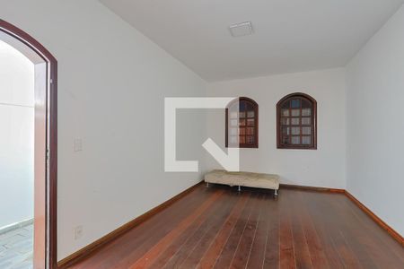 Casa para alugar com 360m², 3 quartos e 4 vagas Casa para alugar com 360m², 3 quartos e 4 vagasSala 2