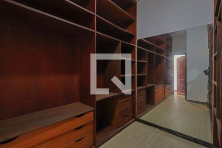 Casa para alugar com 360m², 3 quartos e 4 vagas Casa para alugar com 360m², 3 quartos e 4 vagasCloset da suíte