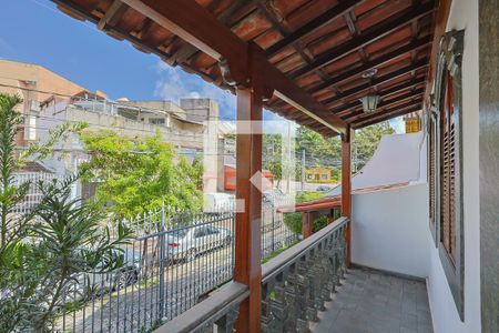 Casa para alugar com 360m², 3 quartos e 4 vagas Casa para alugar com 360m², 3 quartos e 4 vagasVaranda