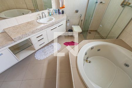 Apartamento à venda com 247m², 4 quartos e 2 vagasBanheiro da Suíte