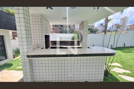 Apartamento à venda com 247m², 4 quartos e 2 vagasLazer: salão de festas / churrasqueira
