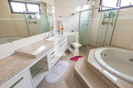 Apartamento à venda com 247m², 4 quartos e 2 vagasBanheiro da Suíte