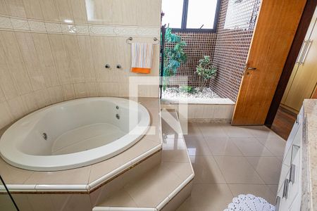 Apartamento à venda com 247m², 4 quartos e 2 vagasBanheiro da Suíte