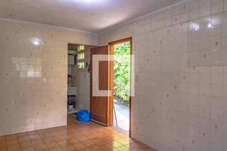 Casa à venda com 200m², 2 quartos e 2 vagascozinha