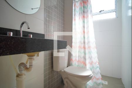 Banheiro da Suíte de apartamento à venda com 2 quartos, 50m² em Jardim Carvalho, Porto Alegre