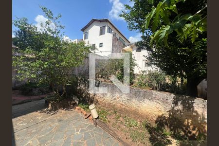 Casa à venda com 200m², 4 quartos e 2 vagas Casa à venda com 200m², 4 quartos e 2 vagasquintal