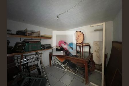 Casa à venda com 200m², 4 quartos e 2 vagas Casa à venda com 200m², 4 quartos e 2 vagasQuarto de Serviço