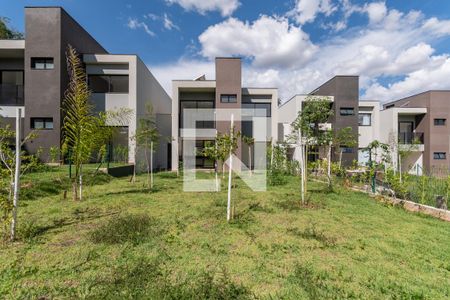 Casa de condomínio para alugar com 470m², 4 quartos e 2 vagasQuintal