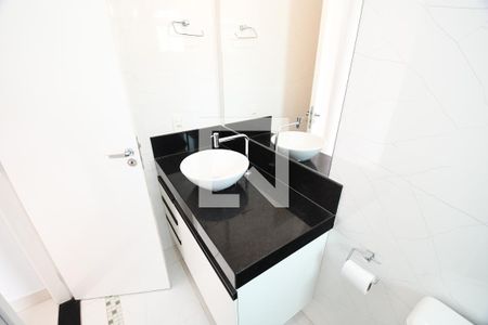 Casa de condomínio à venda com 80m², 3 quartos e 2 vagasBanheiro 1