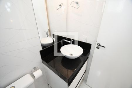 Casa de condomínio à venda com 80m², 3 quartos e 2 vagasBanheiro 2